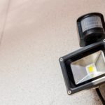 防犯カメラとライトは併用すべき？設置するメリットを解説